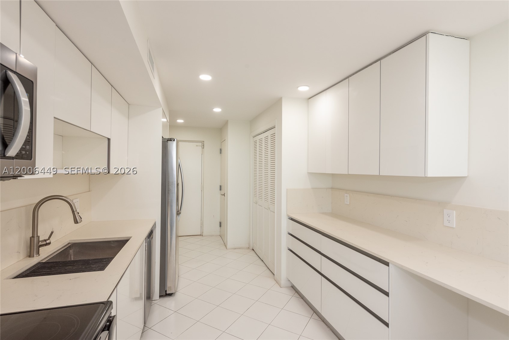 600 Grapetree Dr #8FS, Key Biscayne FL 33149