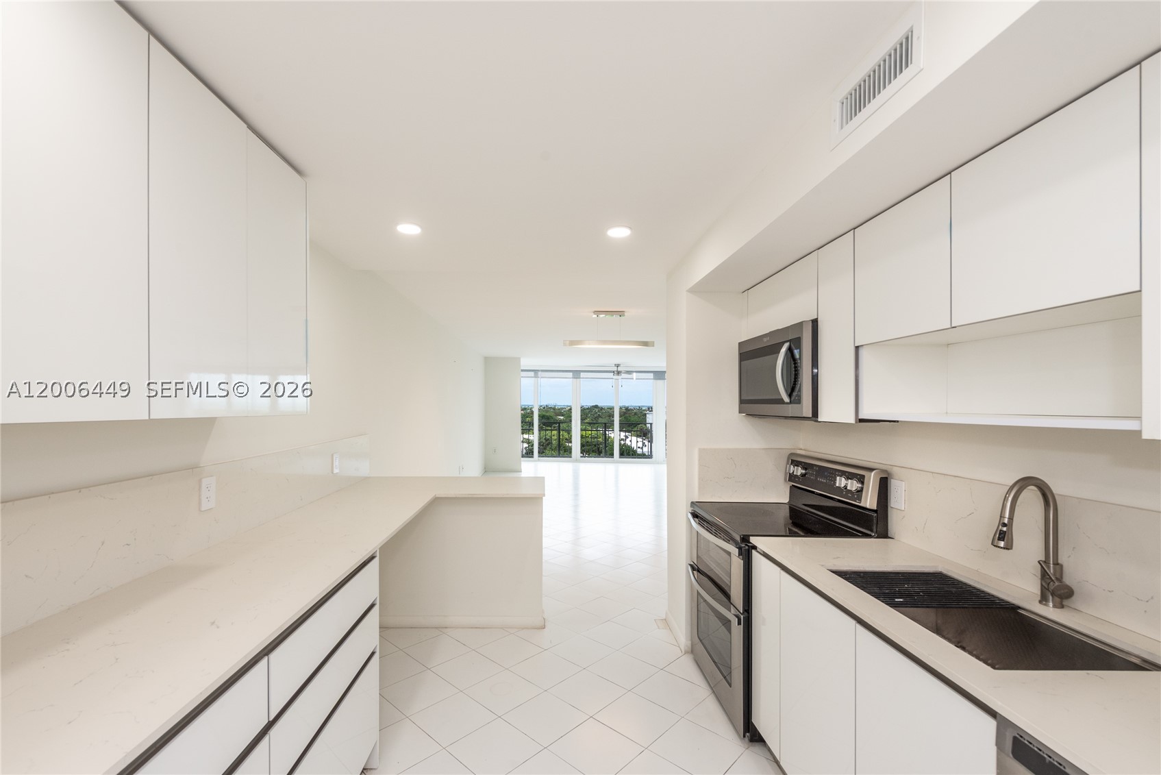 600 Grapetree Dr #8FS, Key Biscayne FL 33149