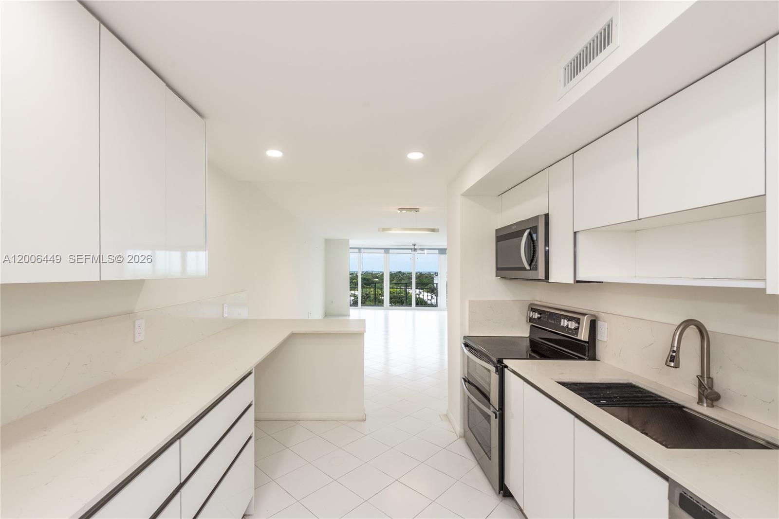 600 Grapetree Dr #8FS, Key Biscayne FL 33149