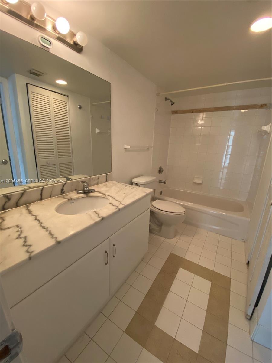 1200 Brickell Bay Dr #1914, Miami FL 33131