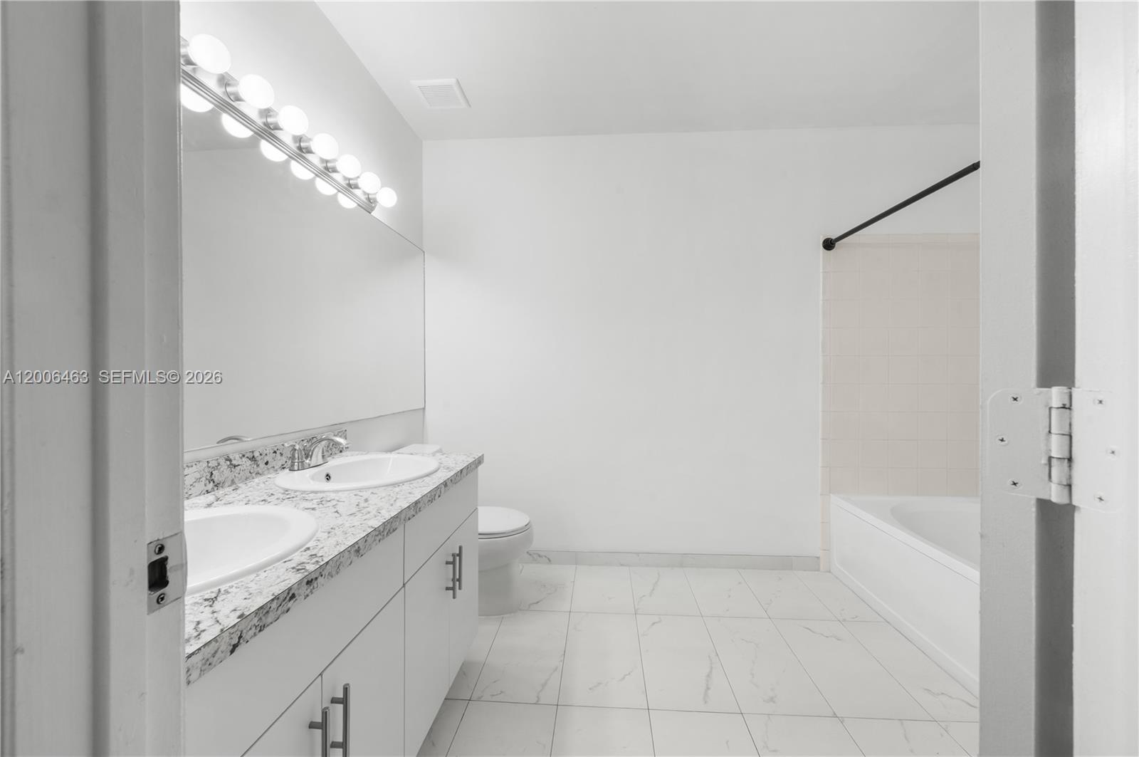 40 Simonton Cir #40, Weston FL 33326