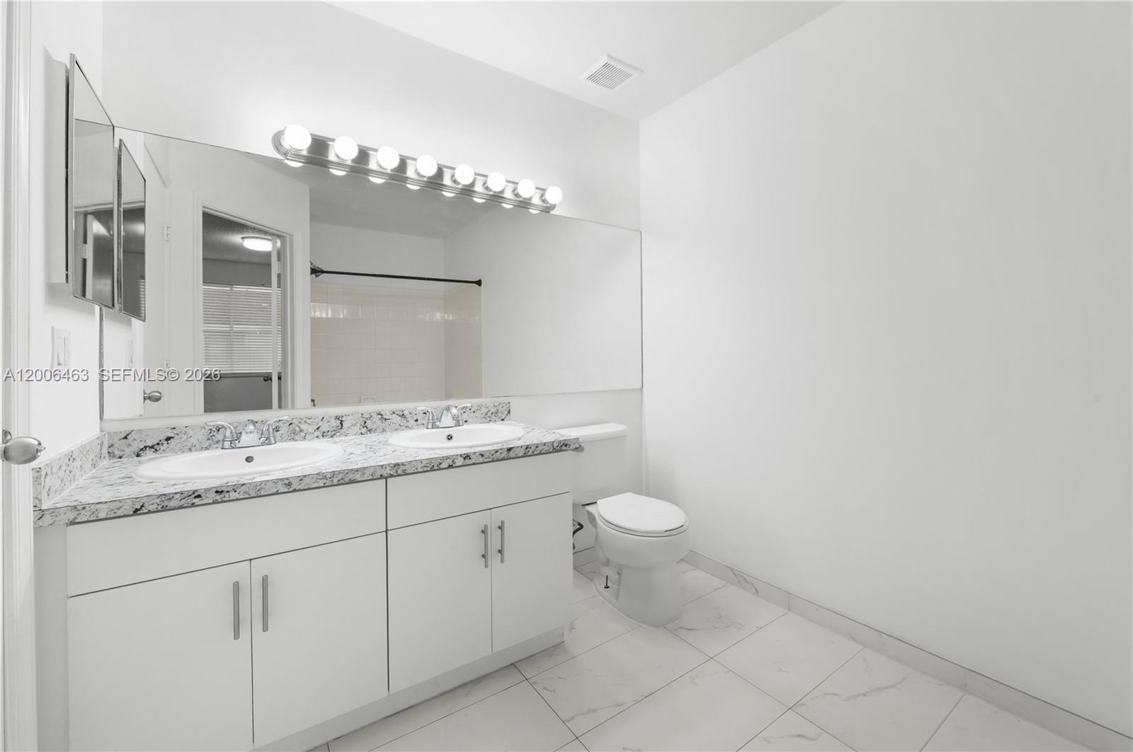 40 Simonton Cir #40, Weston FL 33326