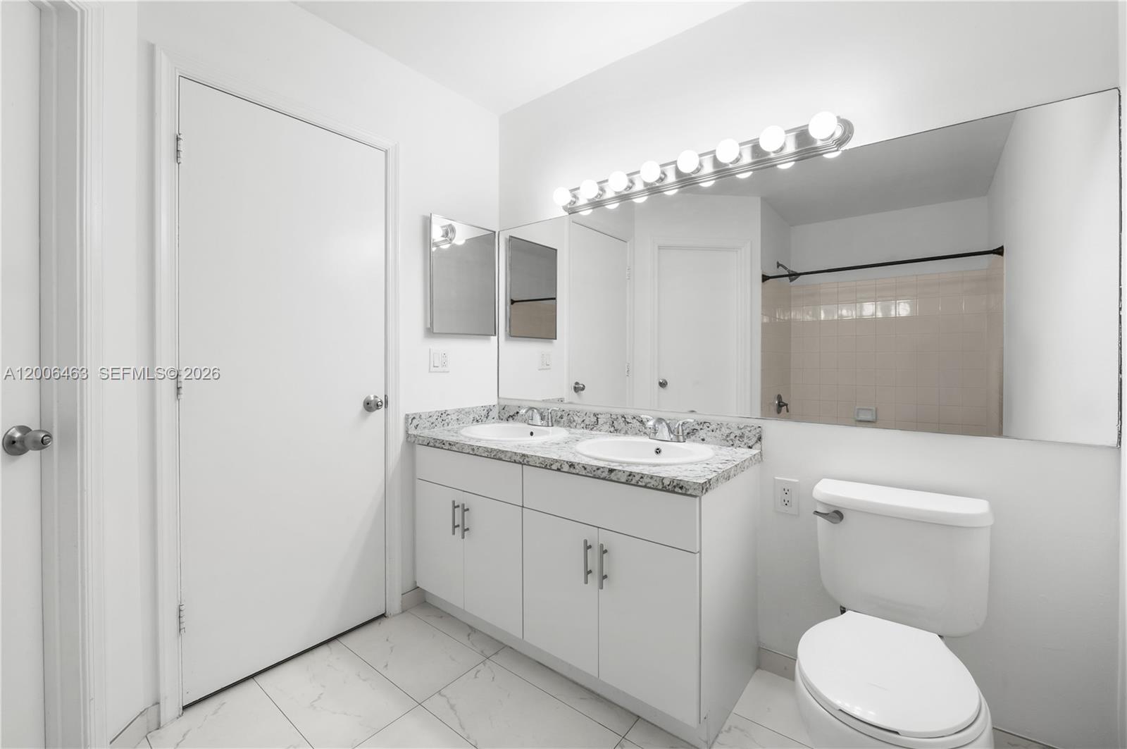 40 Simonton Cir #40, Weston FL 33326