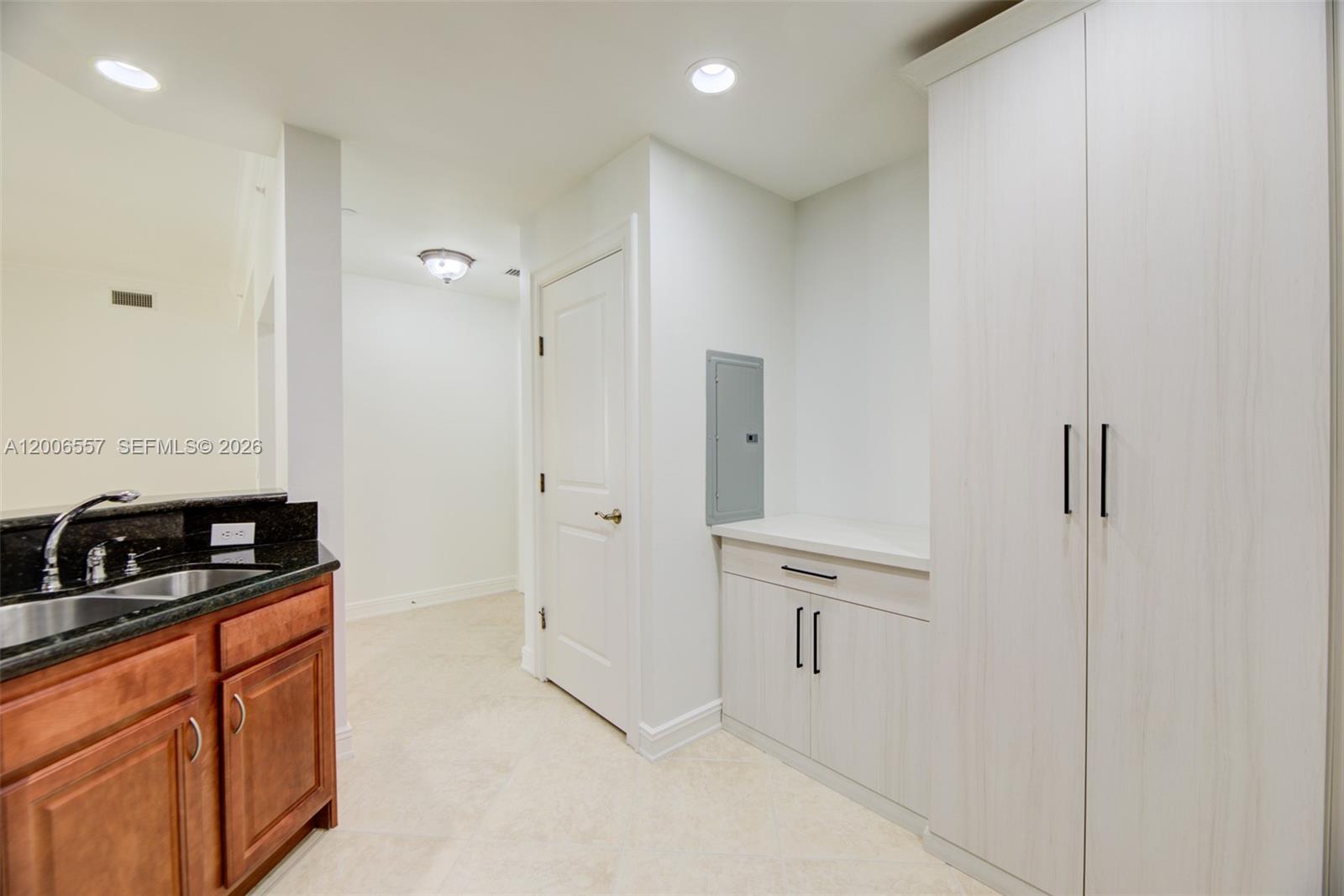 16101 Emerald Estates Dr #250, Weston FL 33331