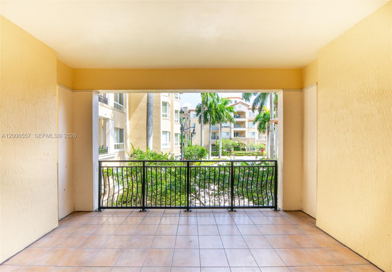 16101 Emerald Estates Dr #250, Weston FL 33331