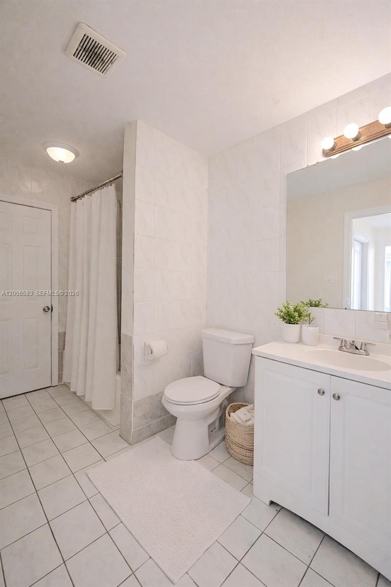 3896 NW 207 St #1, Miami Gardens FL 33055