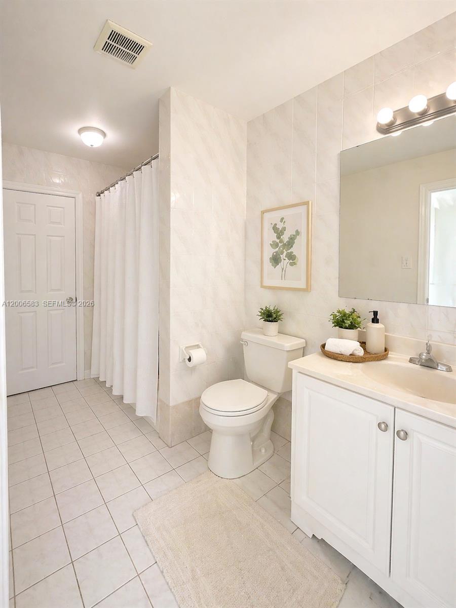 3896 NW 207 St #1, Miami Gardens FL 33055