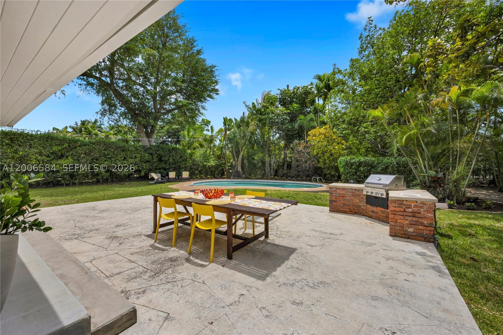 5750 SW 52nd Ter, South Miami FL 33155