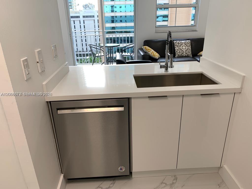 185 SE 14th Ter #1009, Miami FL 33131