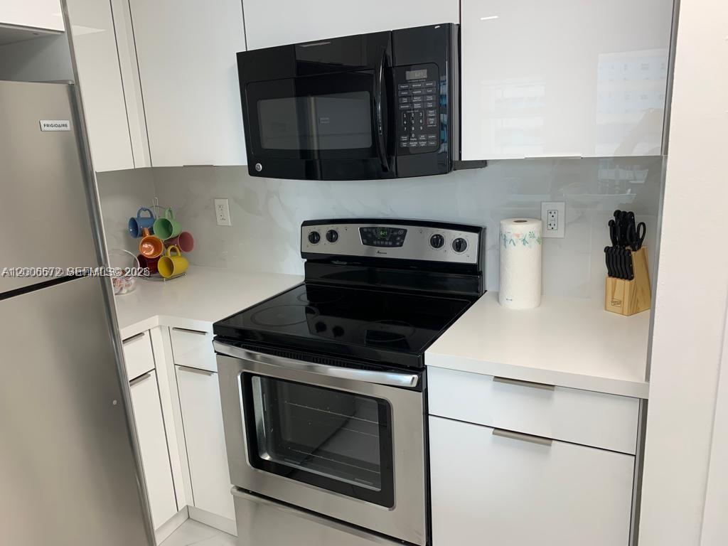 185 SE 14th Ter #1009, Miami FL 33131