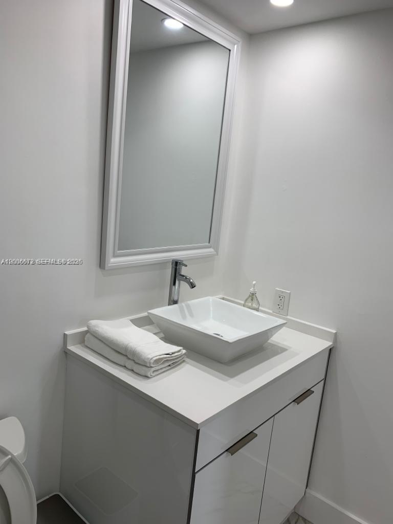 185 SE 14th Ter #1009, Miami FL 33131