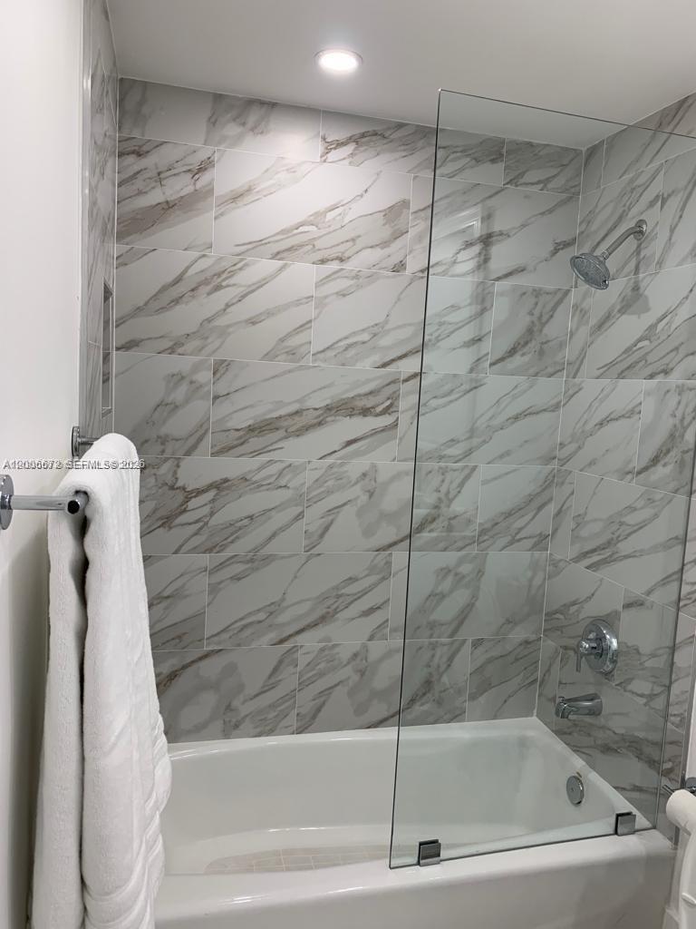 185 SE 14th Ter #1009, Miami FL 33131