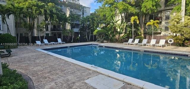 6884 N Kendall Dr #C404, Pinecrest FL 33156