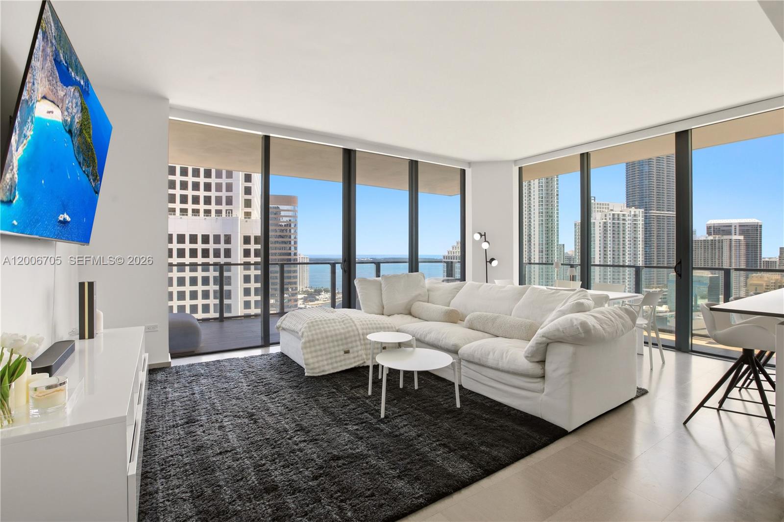 68 SE 6th St #2701, Miami FL 33131