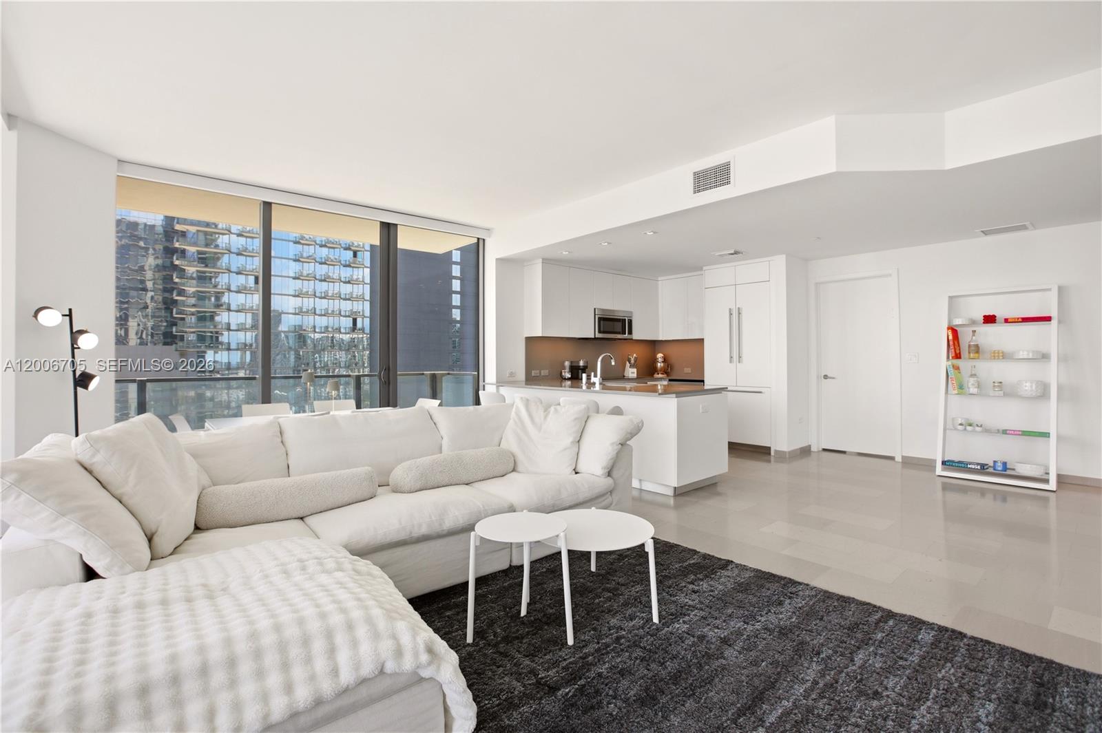 68 SE 6th St #2701, Miami FL 33131