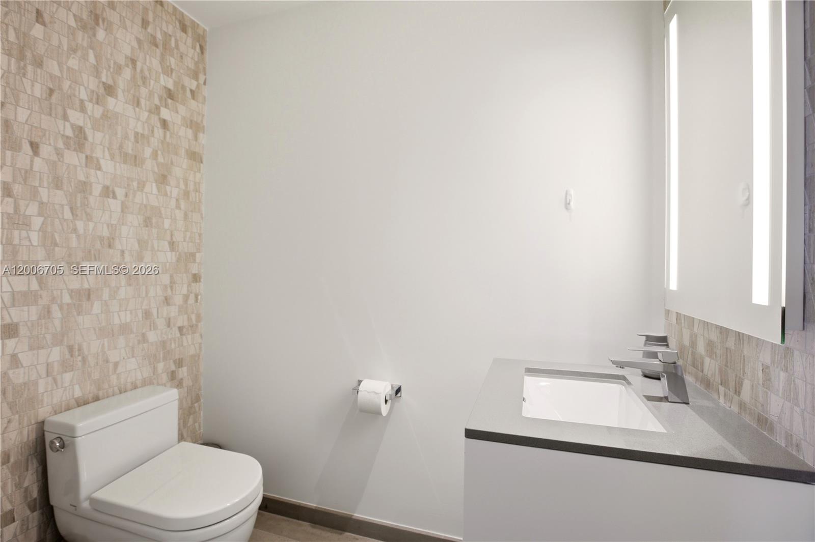 68 SE 6th St #2701, Miami FL 33131