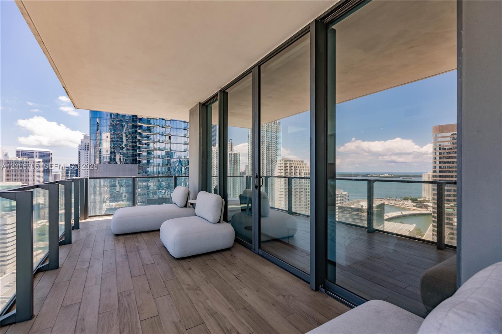 68 SE 6th St #2701, Miami FL 33131