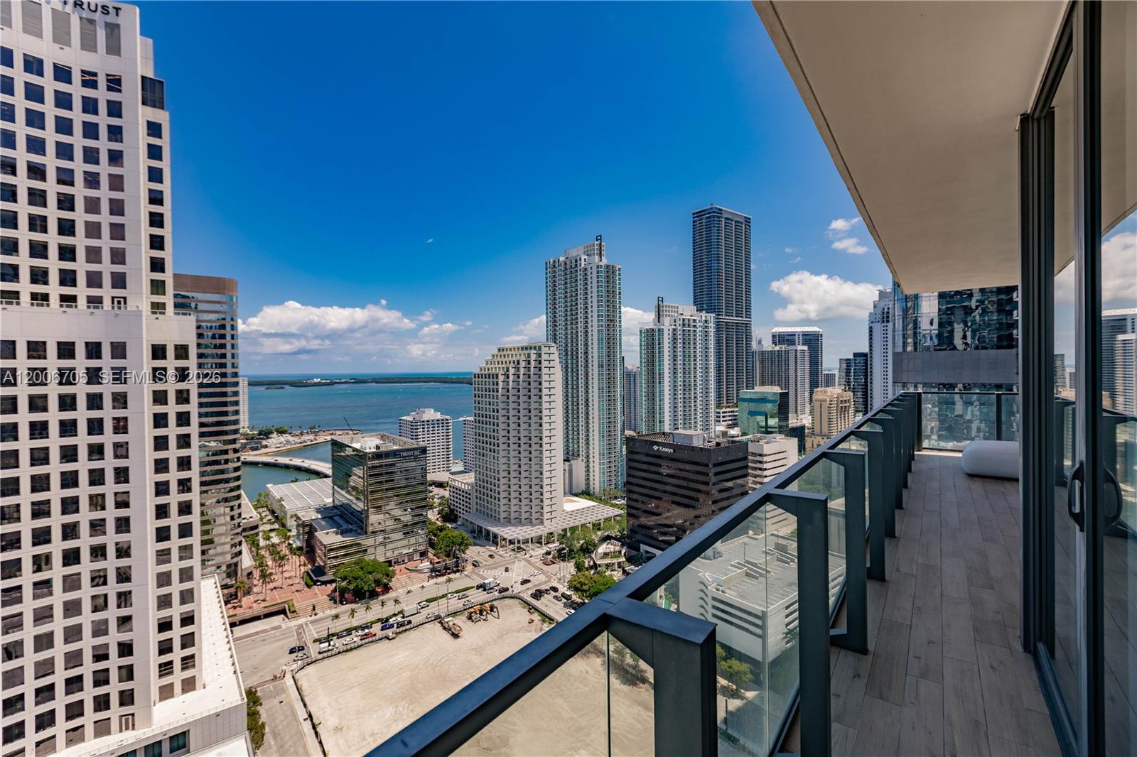 68 SE 6th St #2701, Miami FL 33131