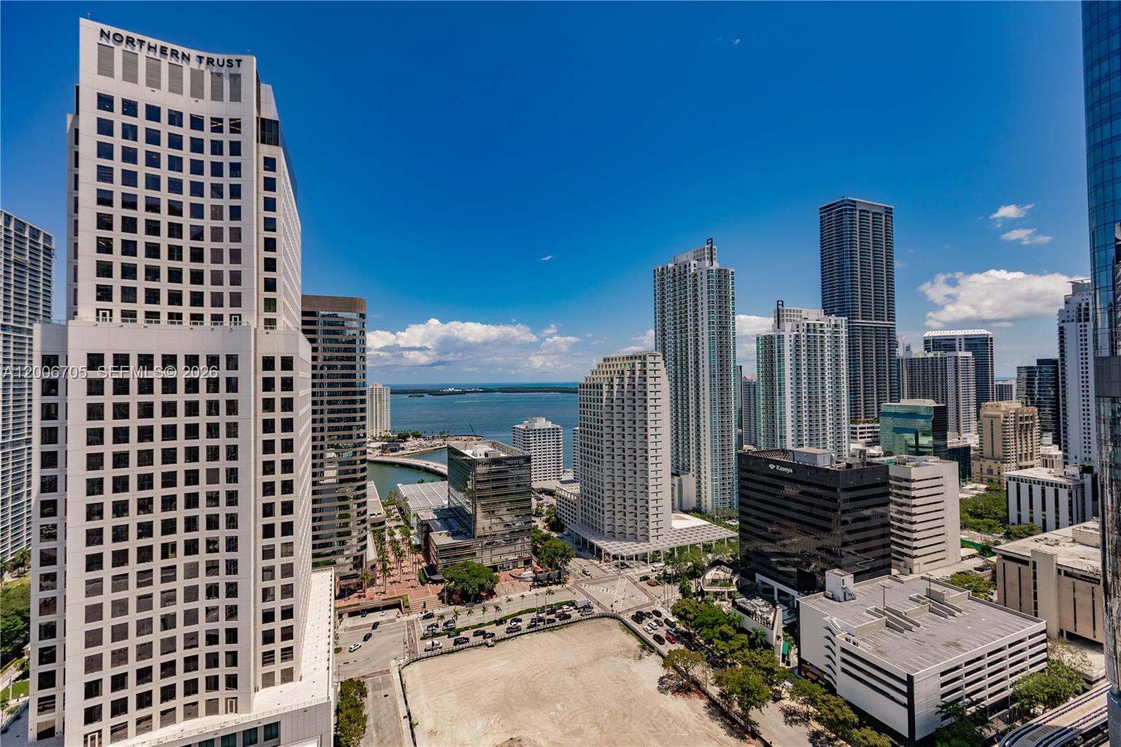 68 SE 6th St #2701, Miami FL 33131