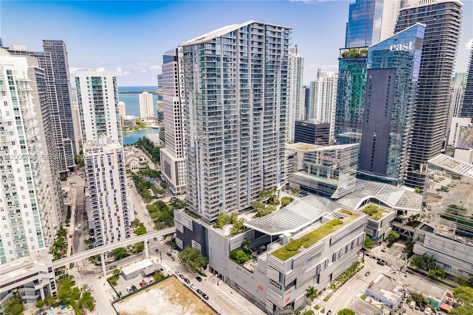 68 SE 6th St #2701, Miami FL 33131