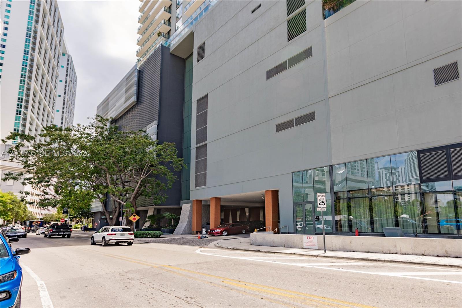 68 SE 6th St #2701, Miami FL 33131