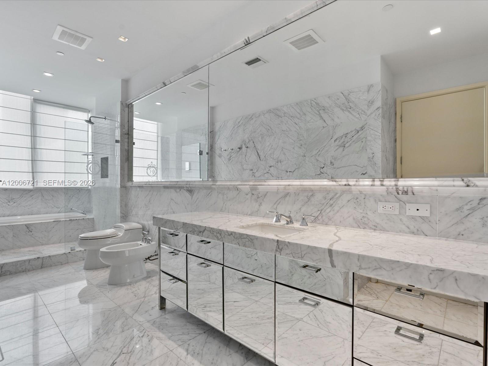 17475 Collins Ave #2302, Sunny Isles Beach FL 33160