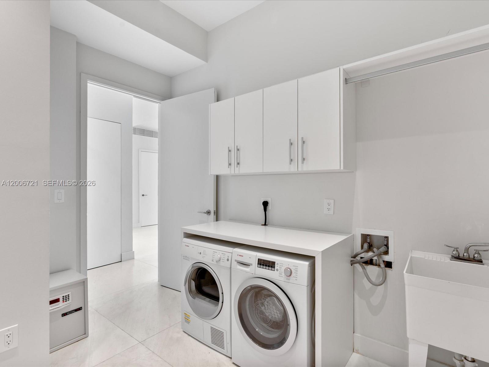 17475 Collins Ave #2302, Sunny Isles Beach FL 33160