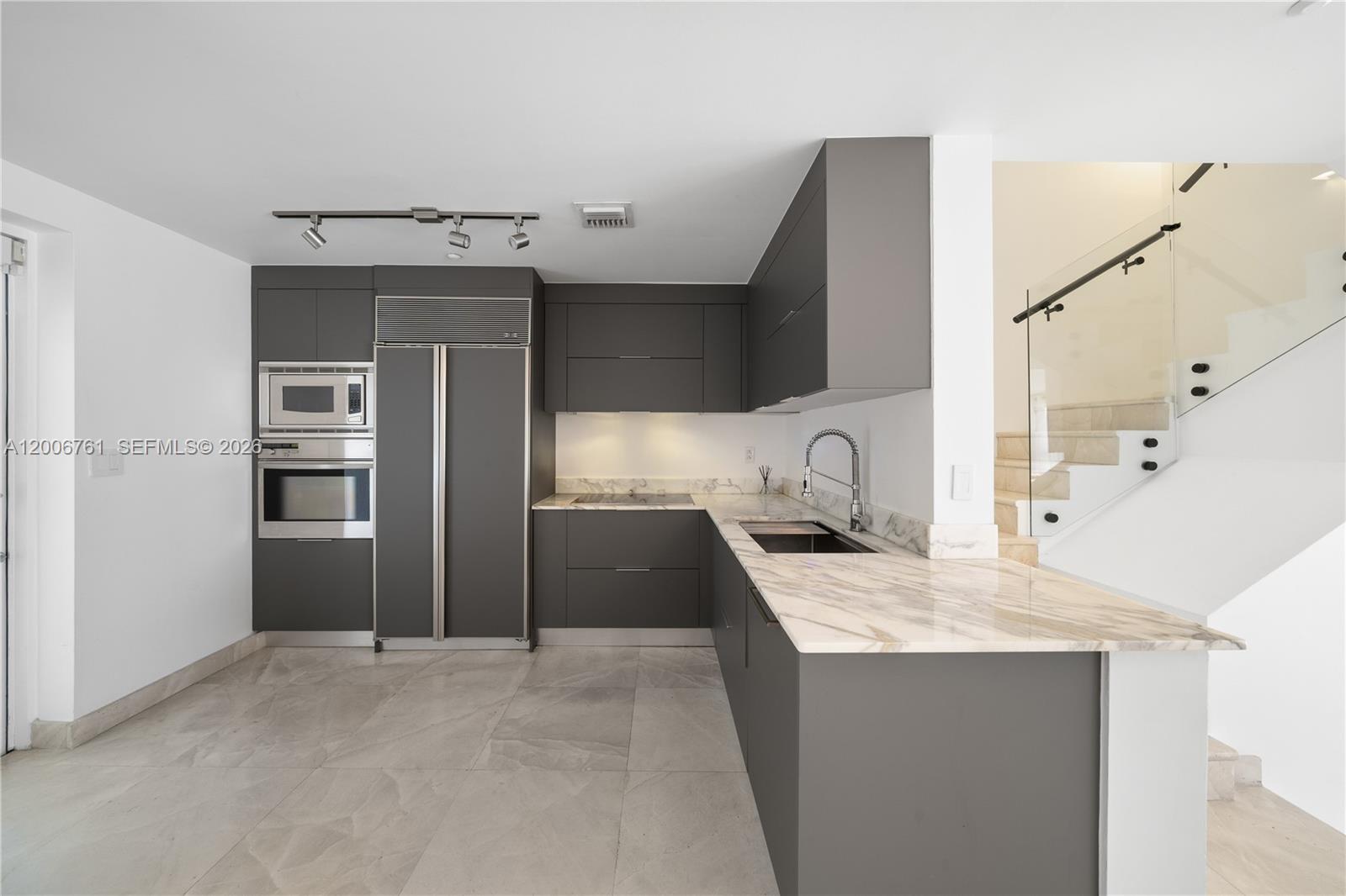 400 Alton Rd #TH-1A, Miami Beach FL 33139