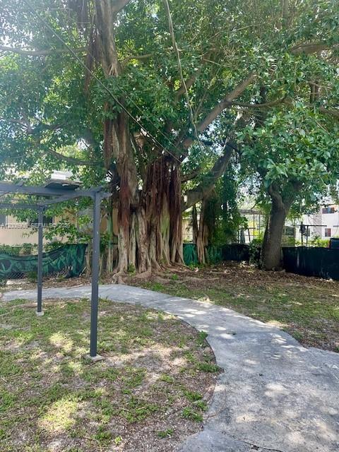 1884 NW 52nd St #0, Miami FL 33142