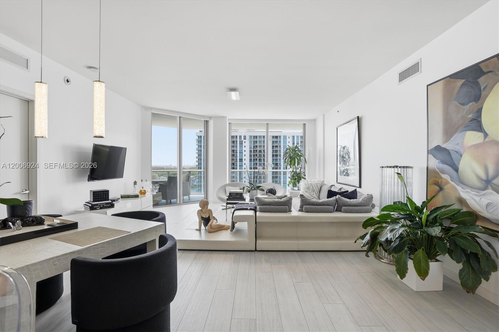 17301 Biscayne Blvd #1905, North Miami Beach FL 33160