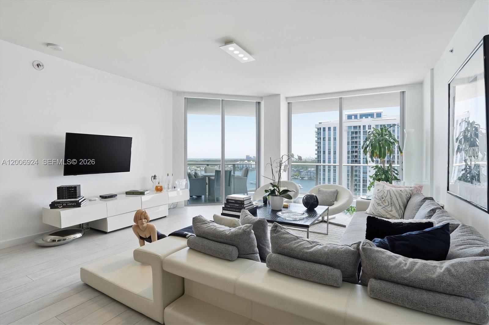 17301 Biscayne Blvd #1905, North Miami Beach FL 33160