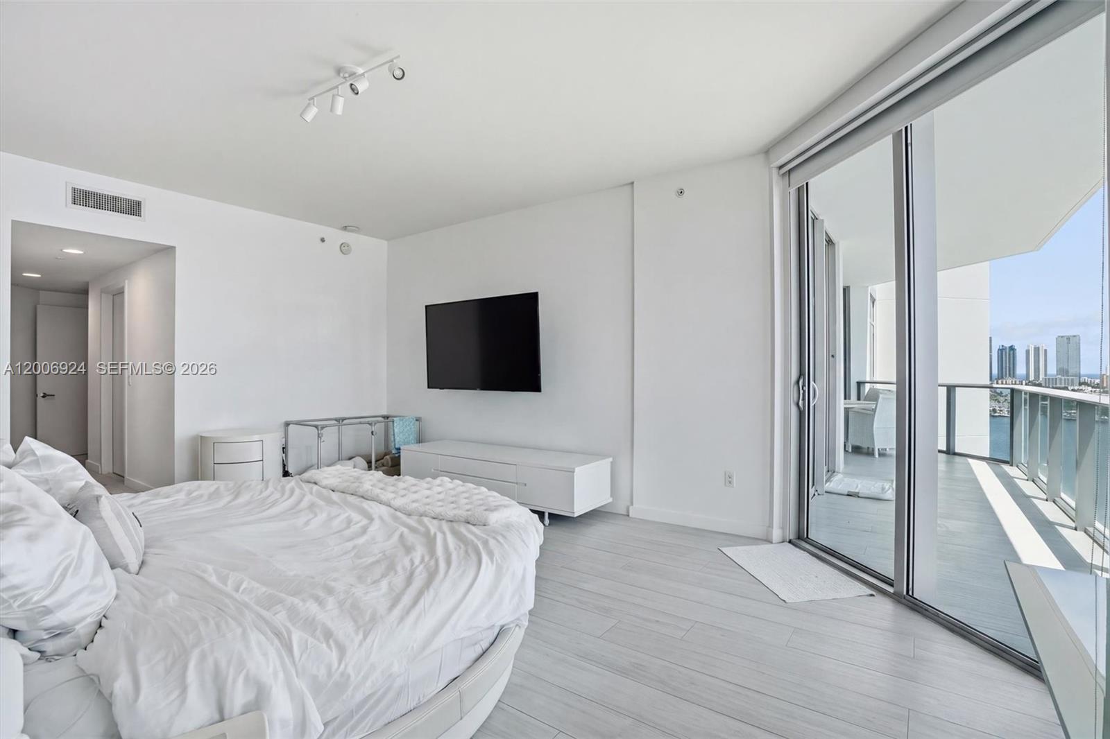 17301 Biscayne Blvd #1905, North Miami Beach FL 33160