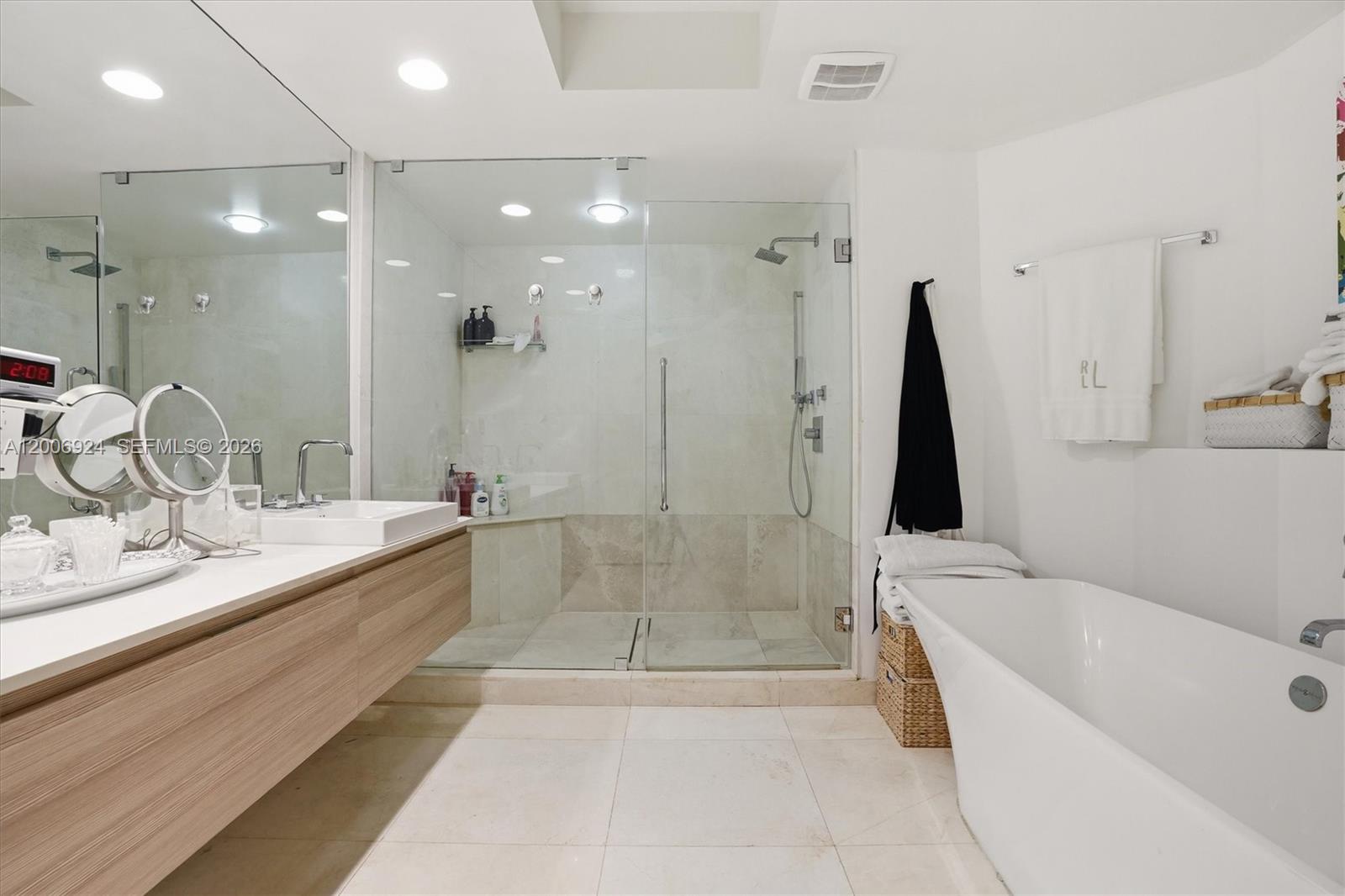 17301 Biscayne Blvd #1905, North Miami Beach FL 33160