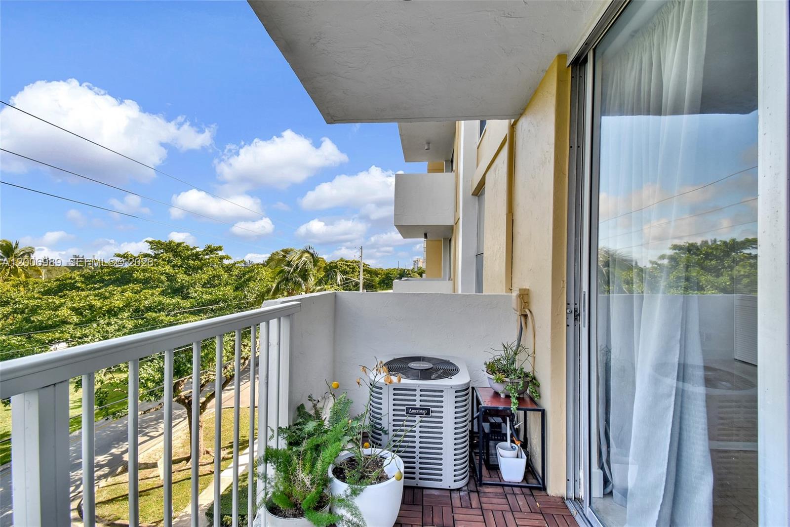 2000 NE 135th St #411, North Miami FL 33181