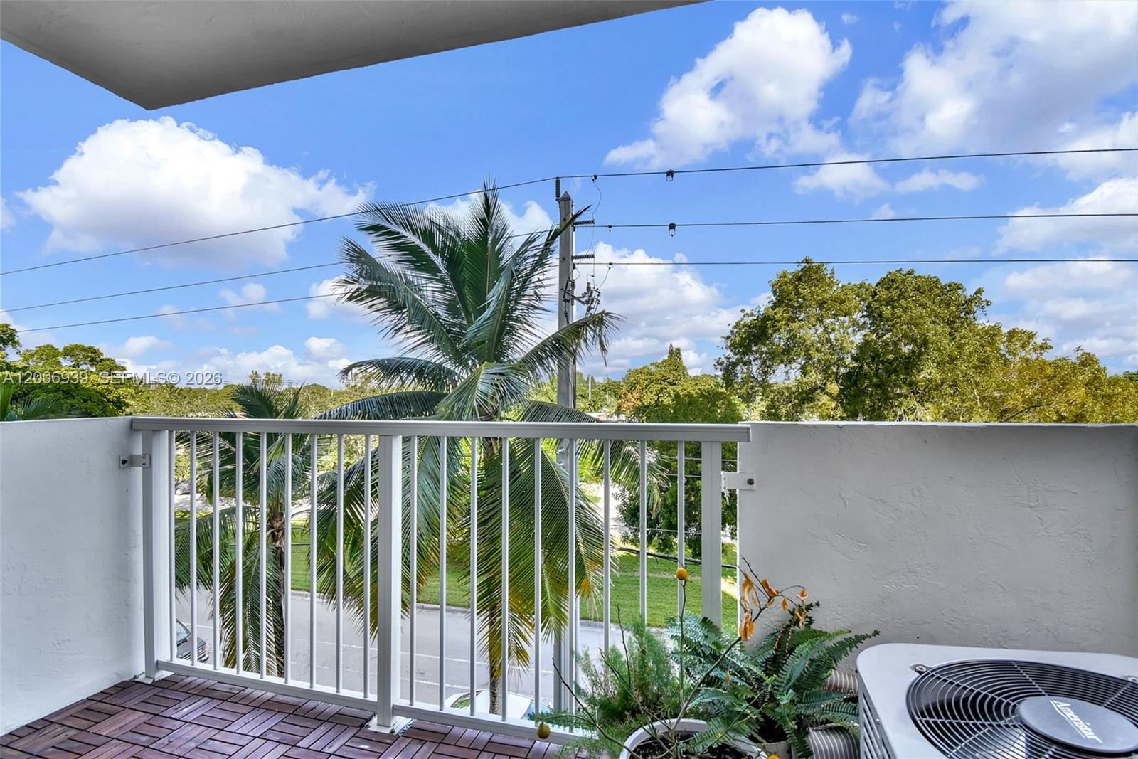 2000 NE 135th St #411, North Miami FL 33181