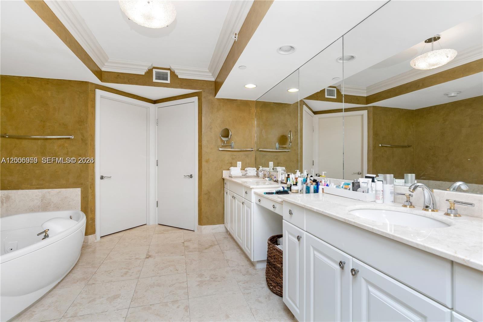 20201 E Country Club Dr #1006, Aventura FL 33180