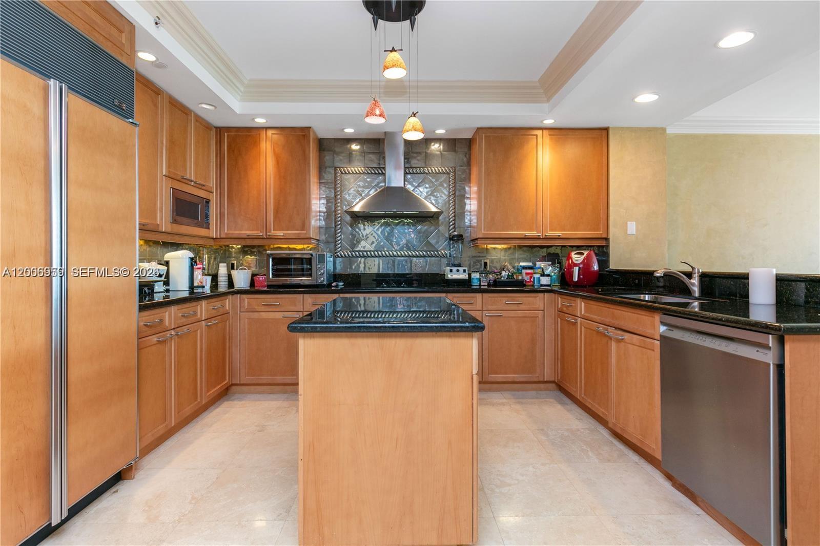 20201 E Country Club Dr #1006, Aventura FL 33180