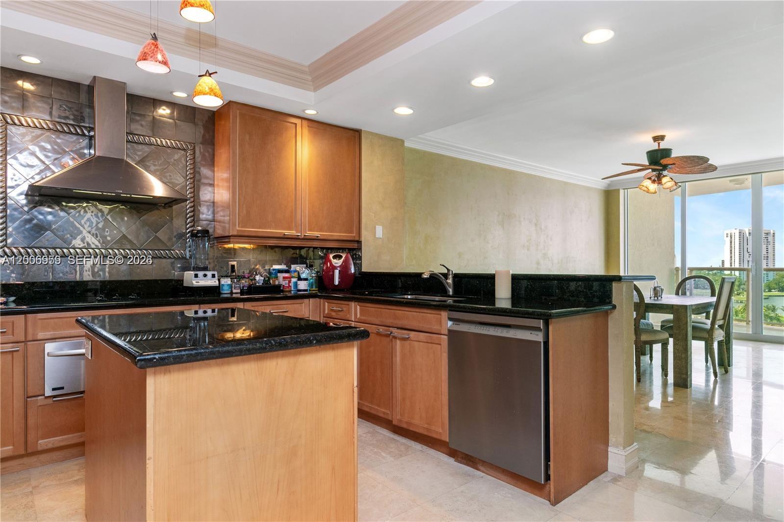 20201 E Country Club Dr #1006, Aventura FL 33180