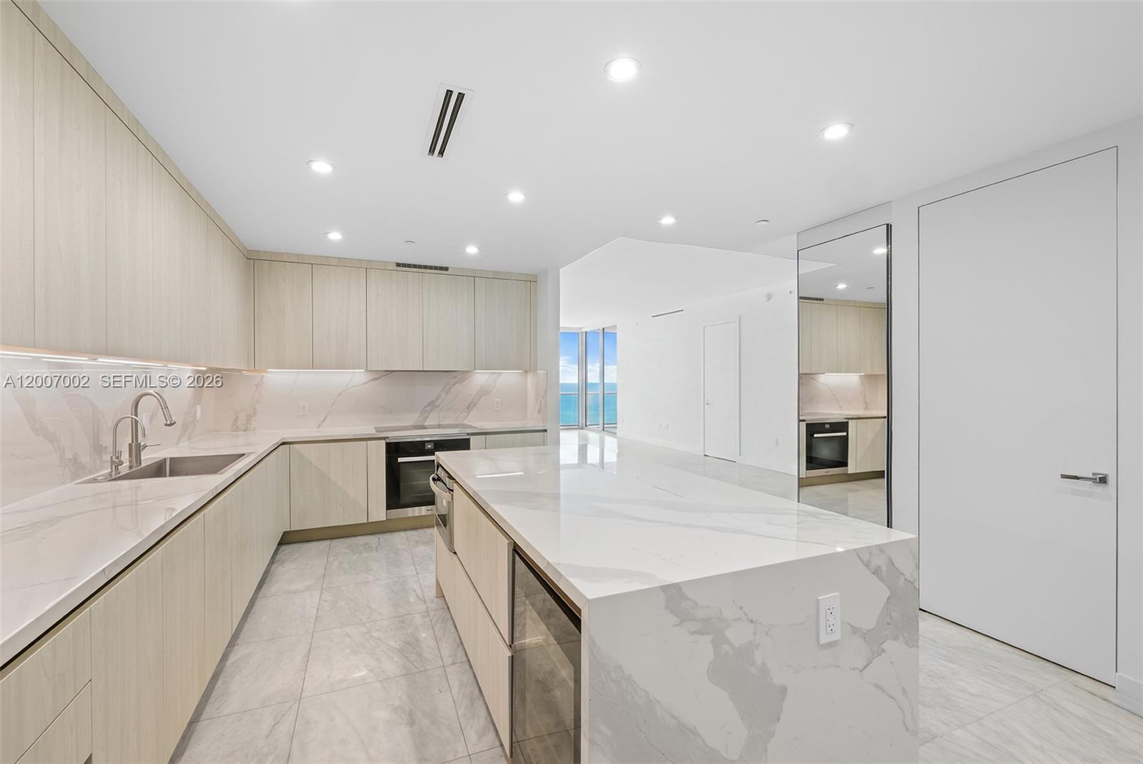100 S Pointe Dr #2107, Miami Beach FL 33139
