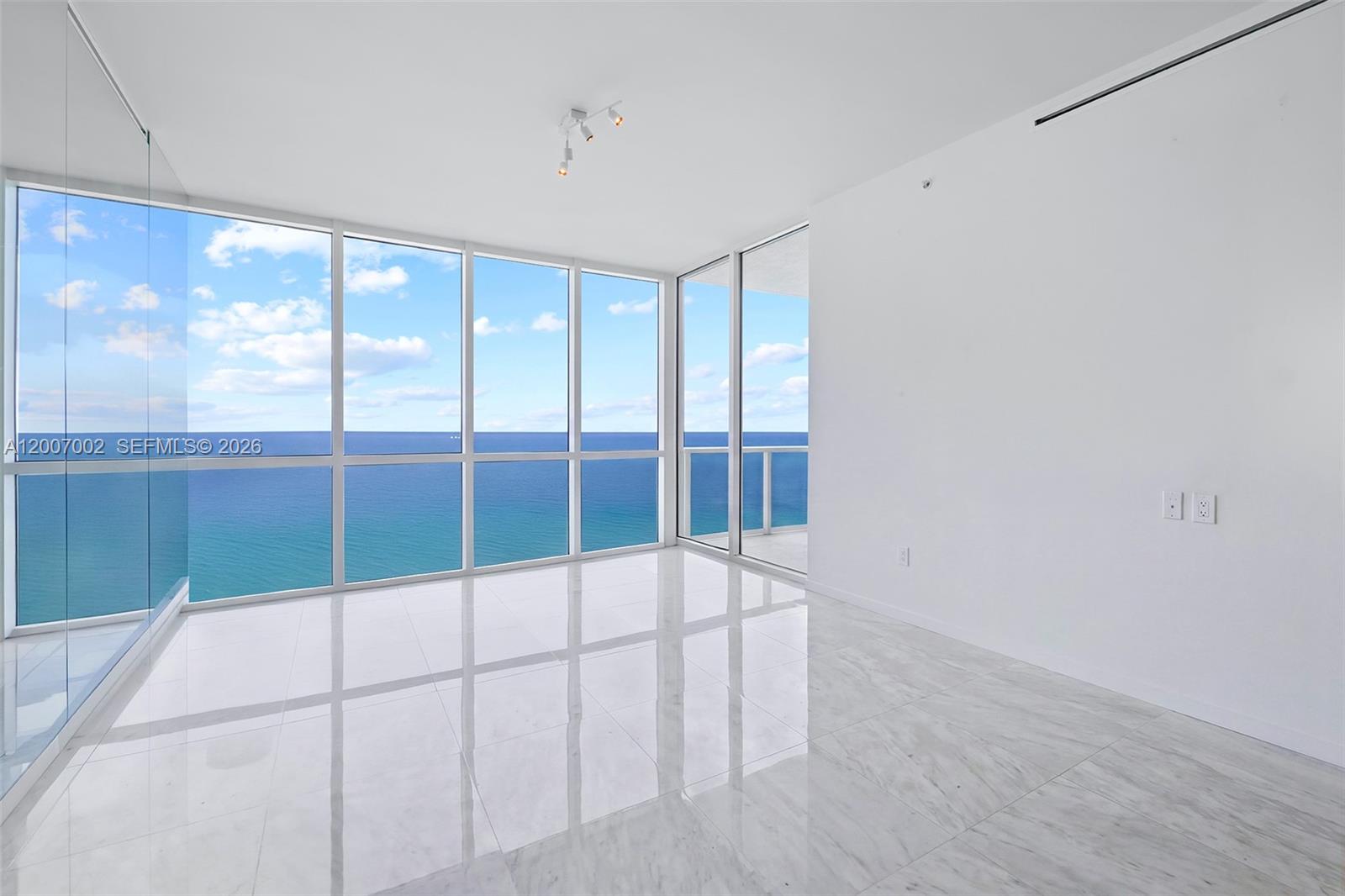 100 S Pointe Dr #2107, Miami Beach FL 33139