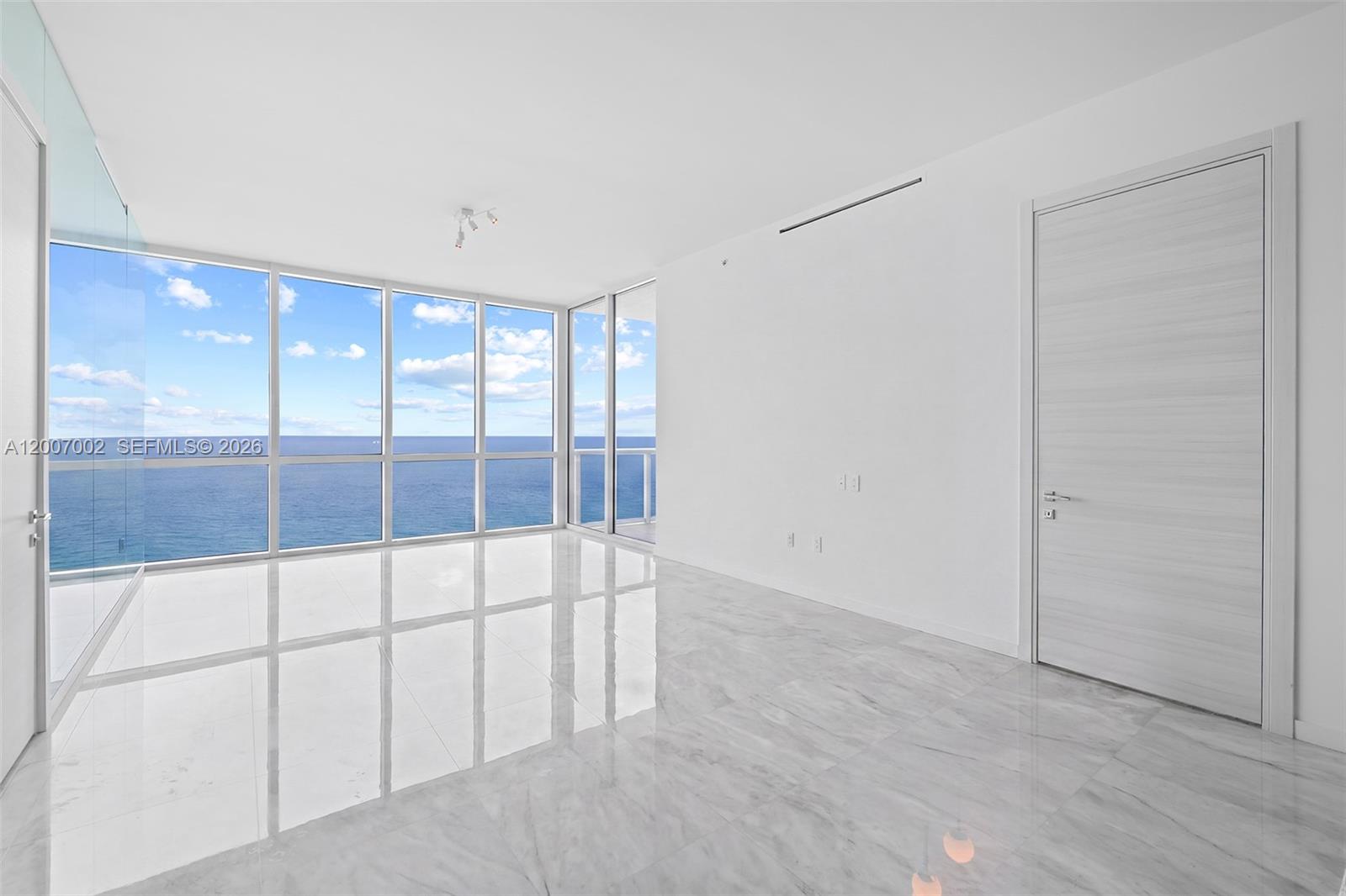 100 S Pointe Dr #2107, Miami Beach FL 33139