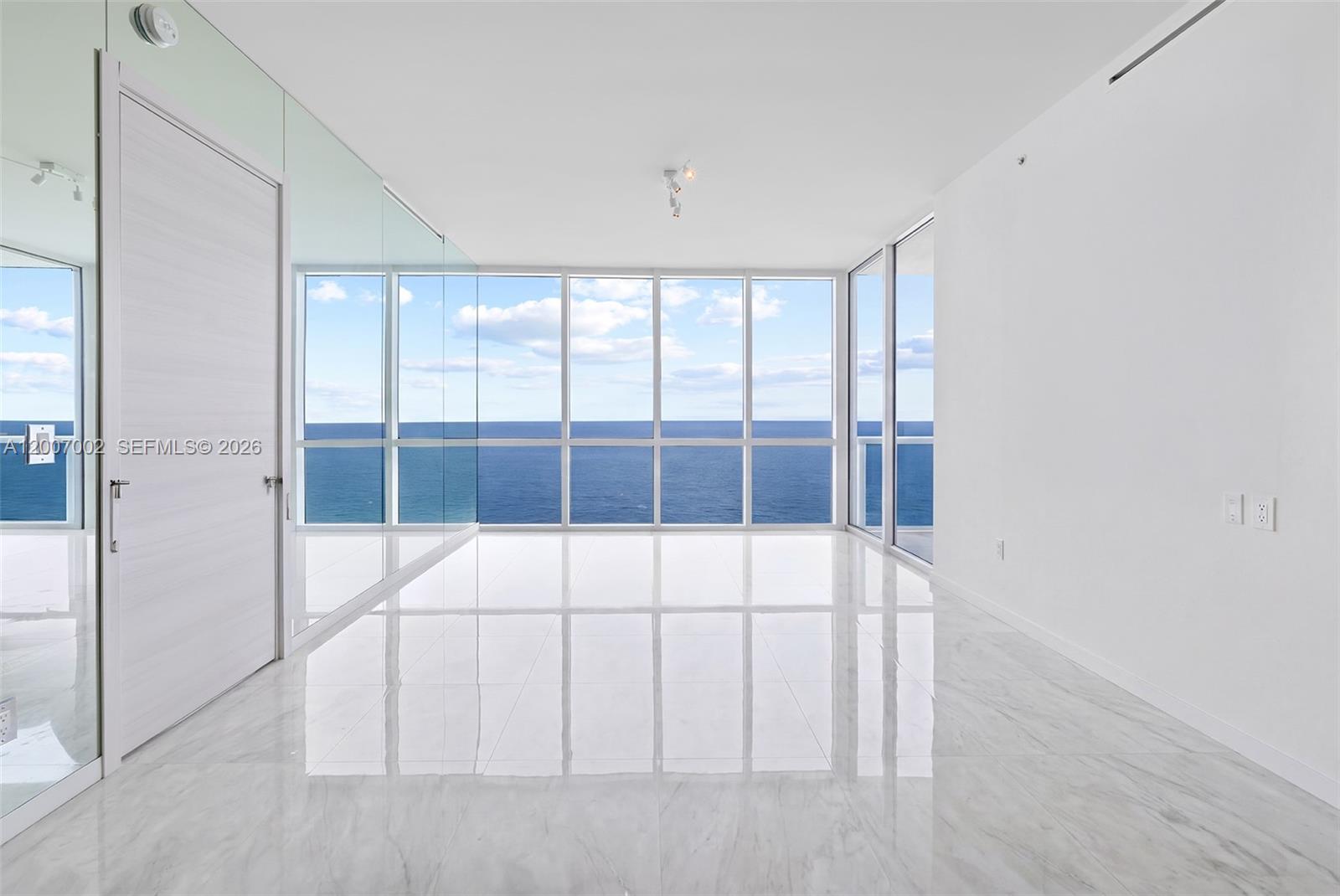 100 S Pointe Dr #2107, Miami Beach FL 33139
