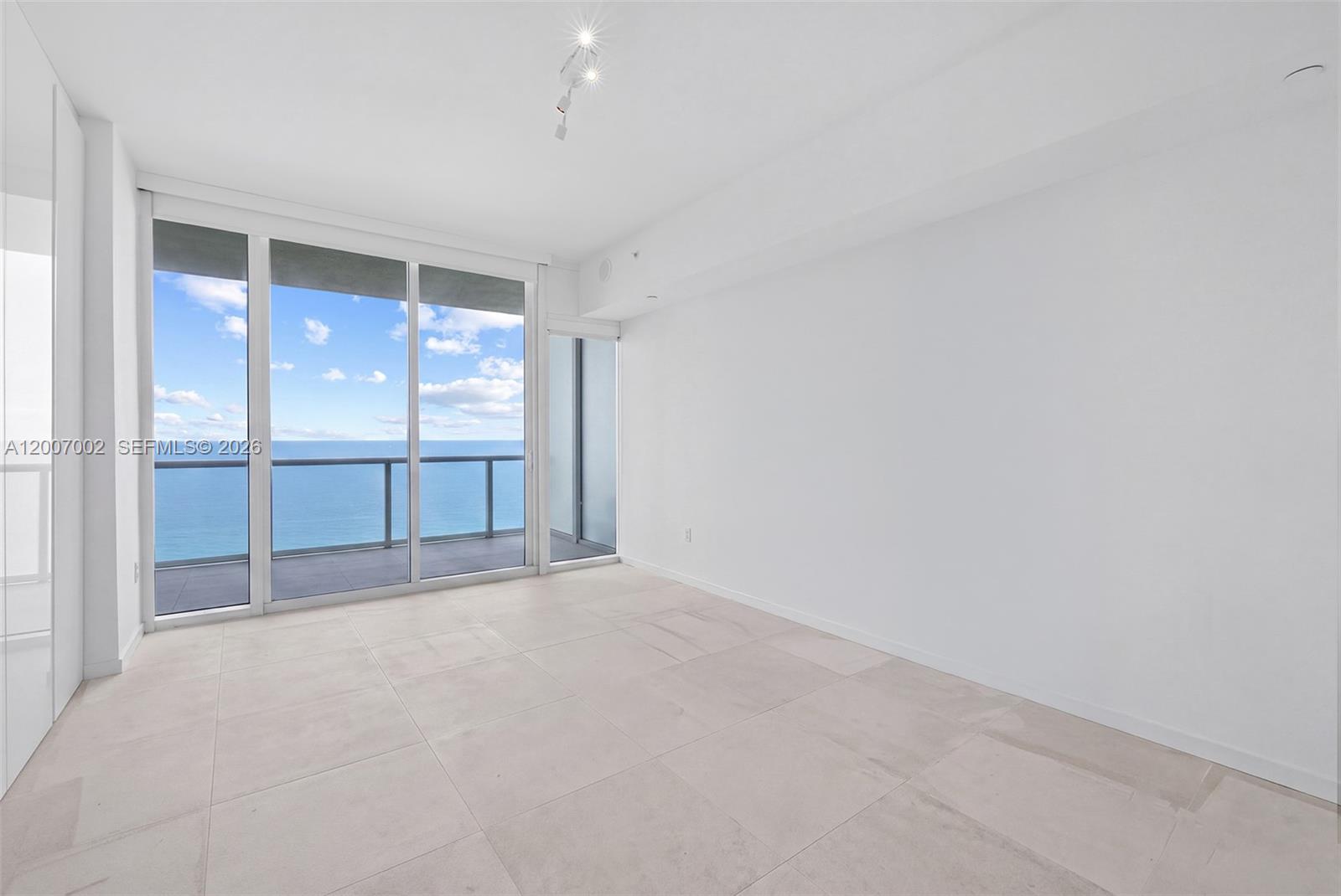 100 S Pointe Dr #2107, Miami Beach FL 33139