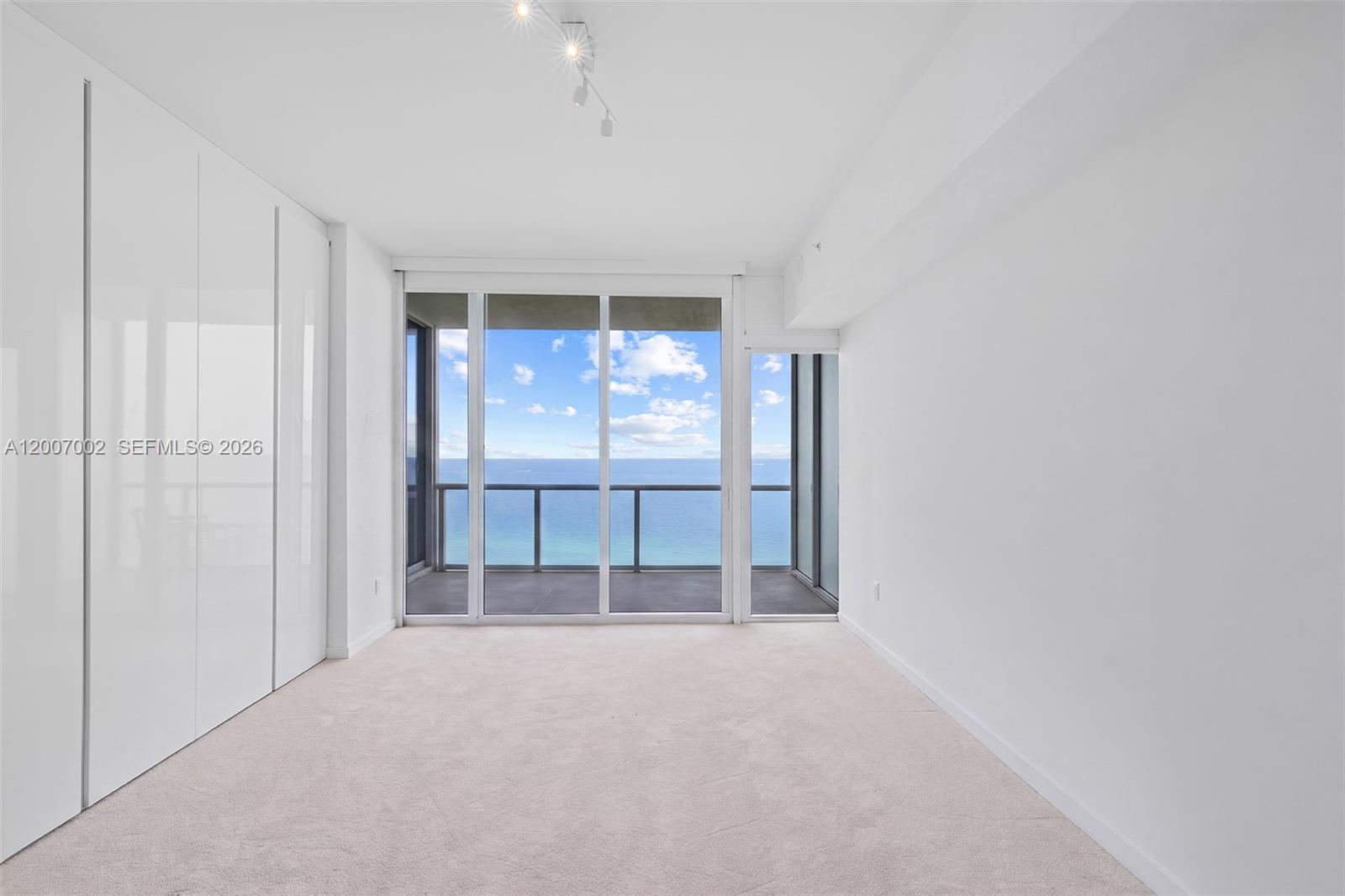 100 S Pointe Dr #2107, Miami Beach FL 33139