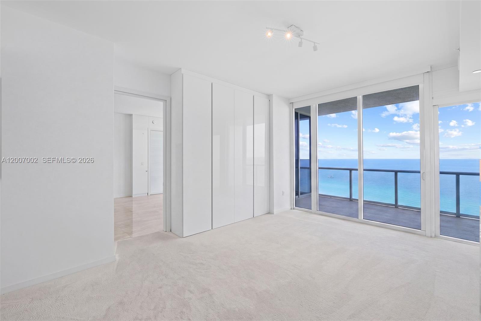 100 S Pointe Dr #2107, Miami Beach FL 33139