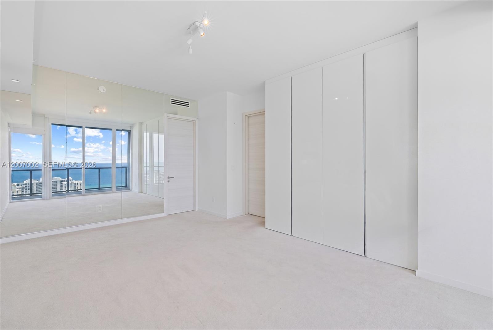 100 S Pointe Dr #2107, Miami Beach FL 33139