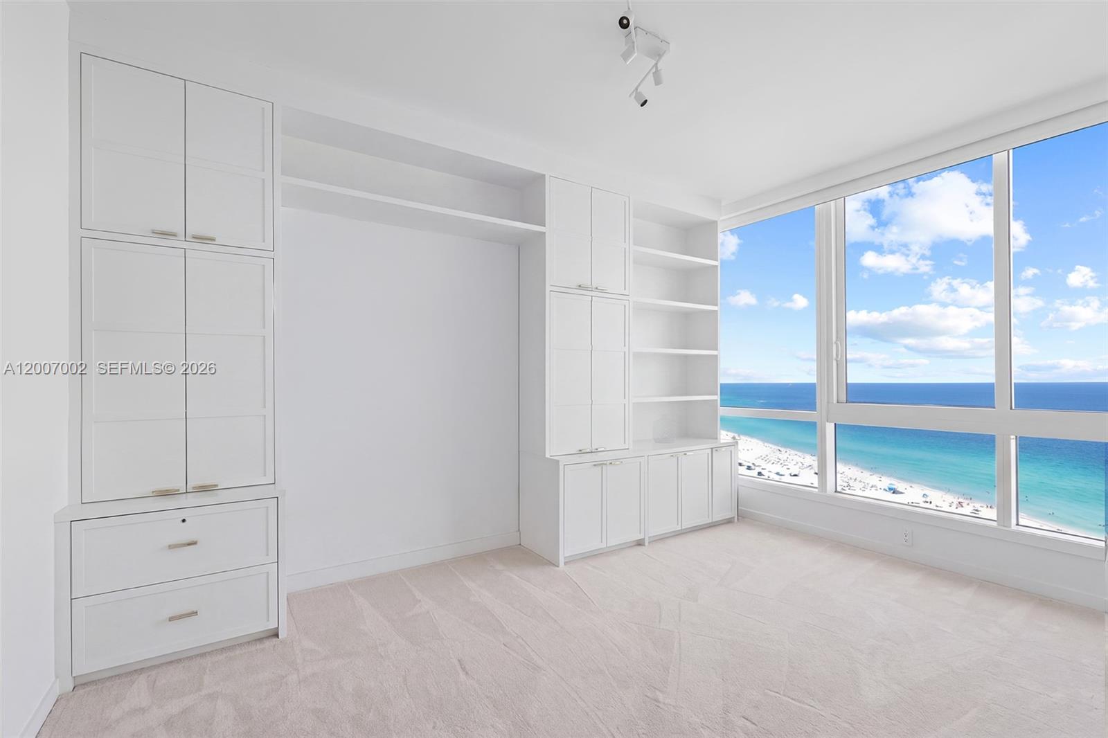 100 S Pointe Dr #2107, Miami Beach FL 33139