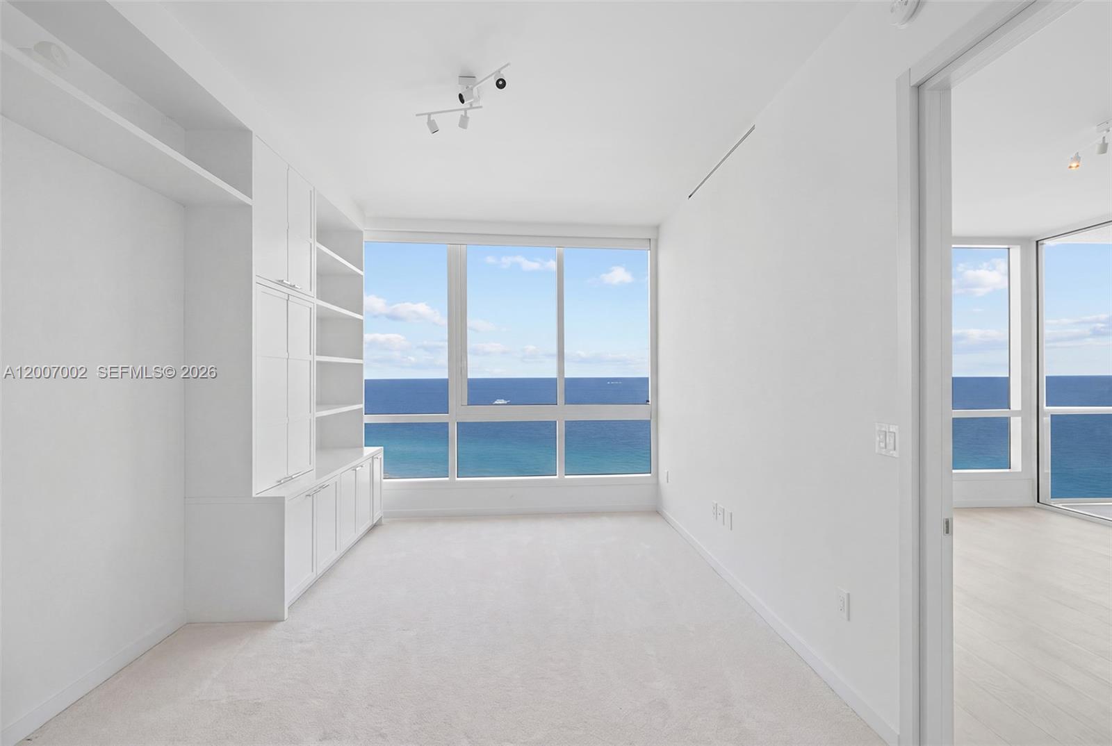 100 S Pointe Dr #2107, Miami Beach FL 33139