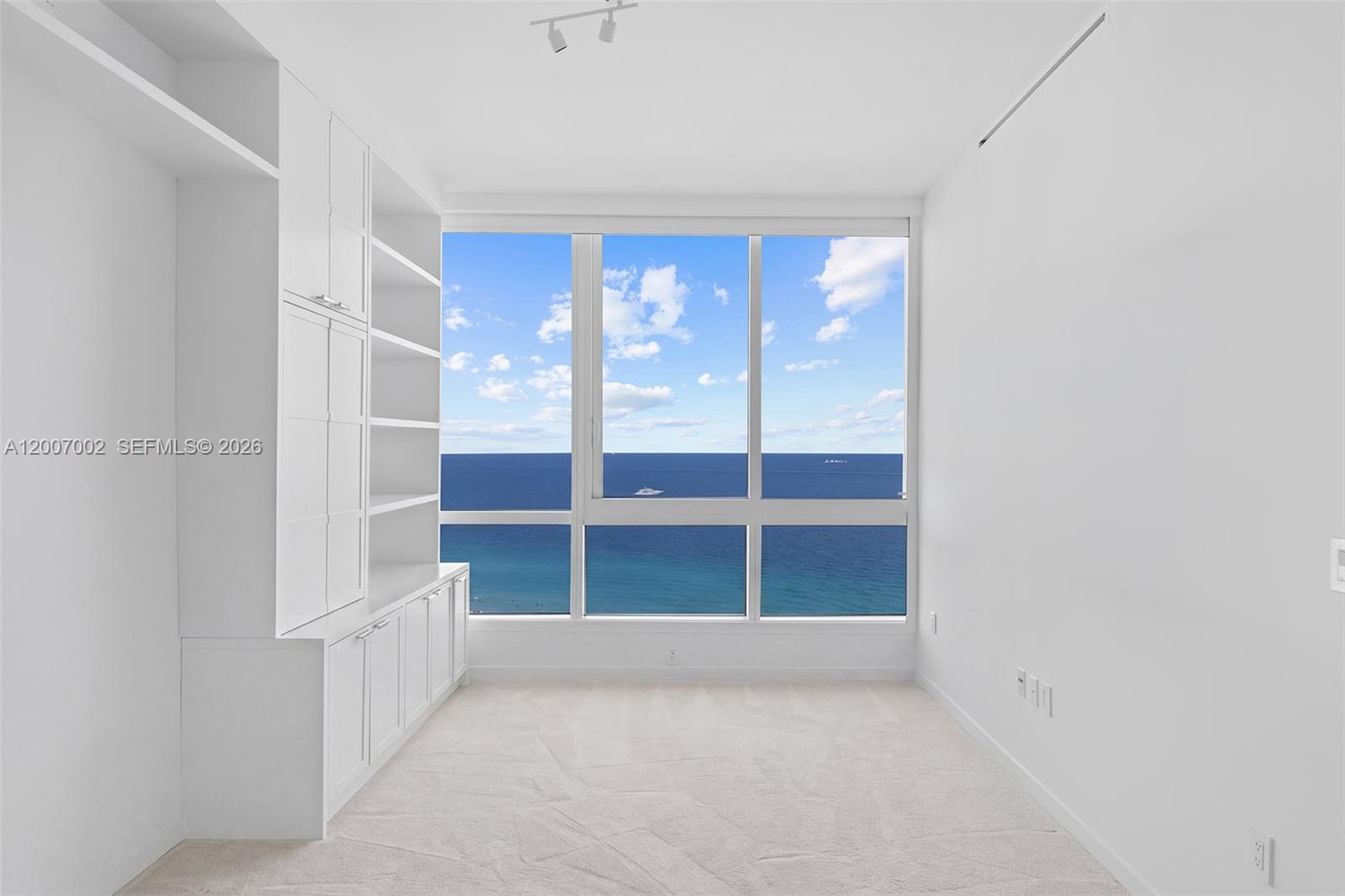 100 S Pointe Dr #2107, Miami Beach FL 33139