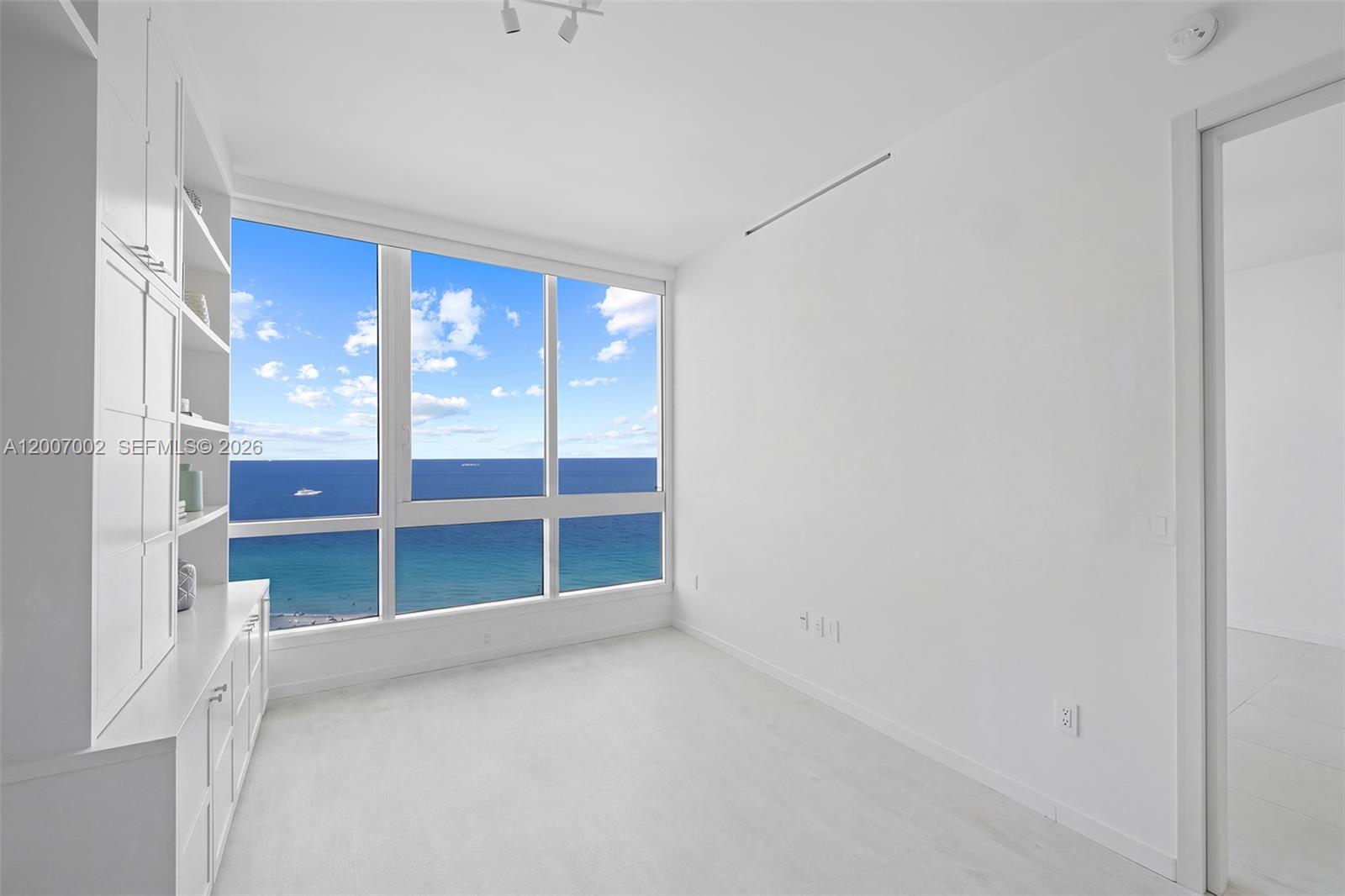 100 S Pointe Dr #2107, Miami Beach FL 33139
